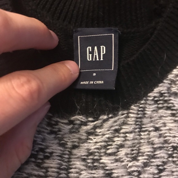 GAP Sweater - Picture 2 of 4